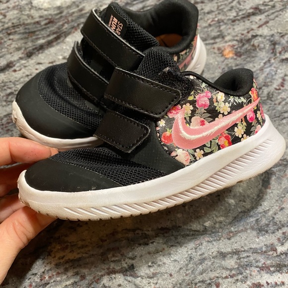 nike floral tennis shoes